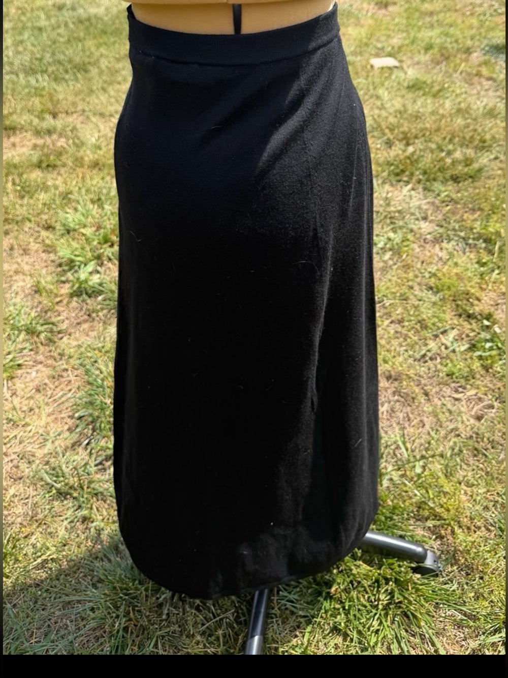 Kate Hill Italian merino wool midi skirt. Size Large. Black. Lightweight wool